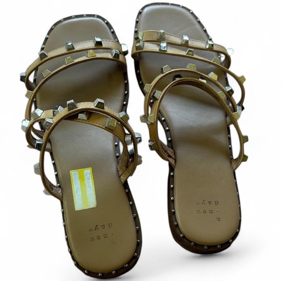 Like New✨Beige Studded Strap Sandals - Picture 3 of 7